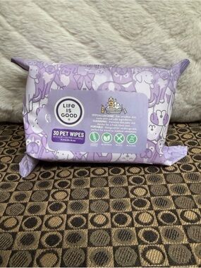 Life Is Good Purple Pet Wipes Pack